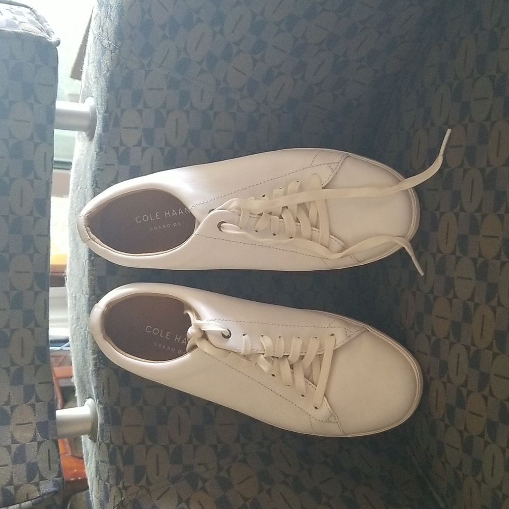 Cole Haan womens lace up tennis shoes. Size 9